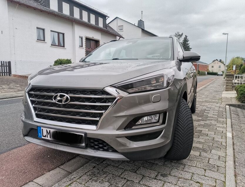 Hyundai TUCSON 106.000 km 20.300 € Limburg 65550