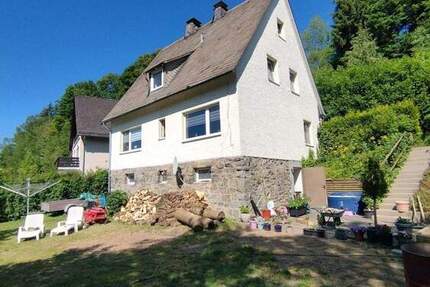 Idyllisches Zweifamilienhaus auf großzügigem Grundstück 8 zimmer