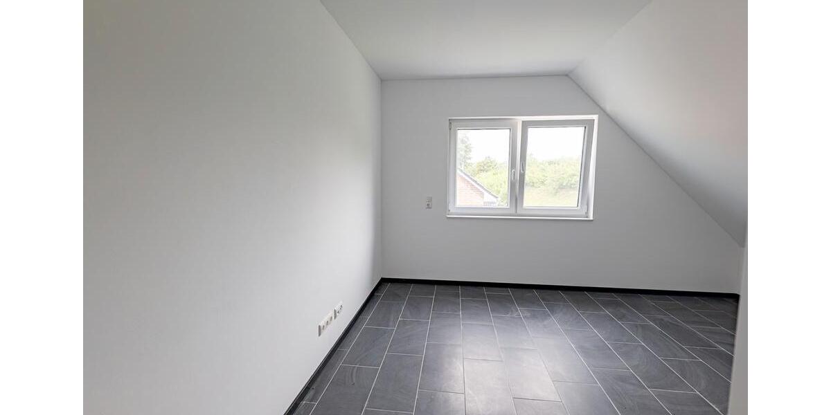 Dachgeschoßwohnung Hemmoor - 3 Zimmer, 96 m&sup2;, 1.055&euro; | Angebot:22732375