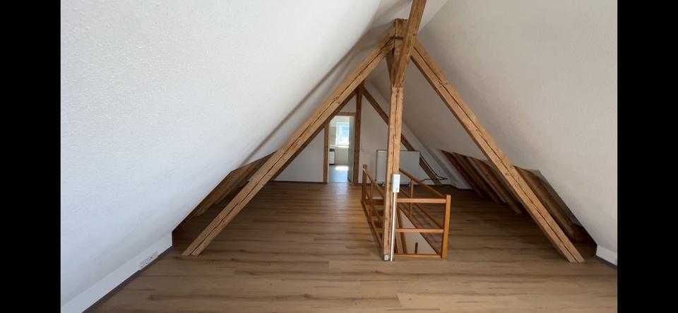Dachgeschoßwohnung Donaueschingen - 2.5 Zimmer, 77 m&sup2;, 800&euro; | Angebot:26368818