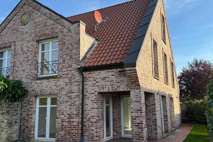 Doppelhaushälfte in Verl – 130 m², 4 Zimmer, Garten & Carport zimmer