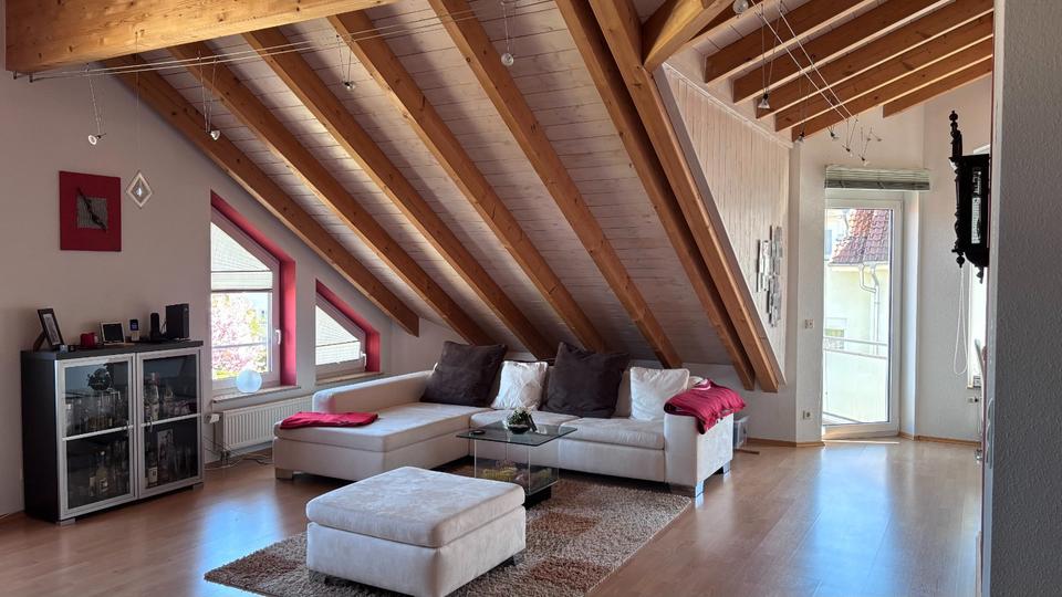 Dachgeschoßwohnung Tuttlingen - 3.5 Zimmer, 81 m&sup2;, 259.000&euro; | Angebot:26301354