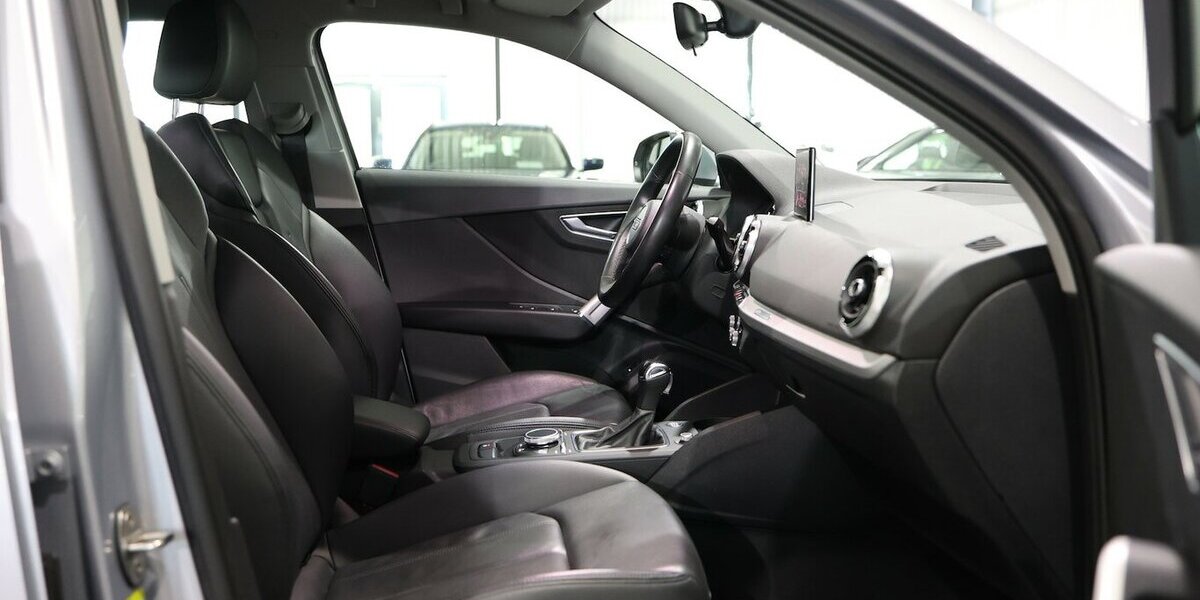 Audi Q2 35 TFSI ADVANCED SILVER & BLACK / LED, LEDER 97.000 km 20.444 &euro; Hamm 59077