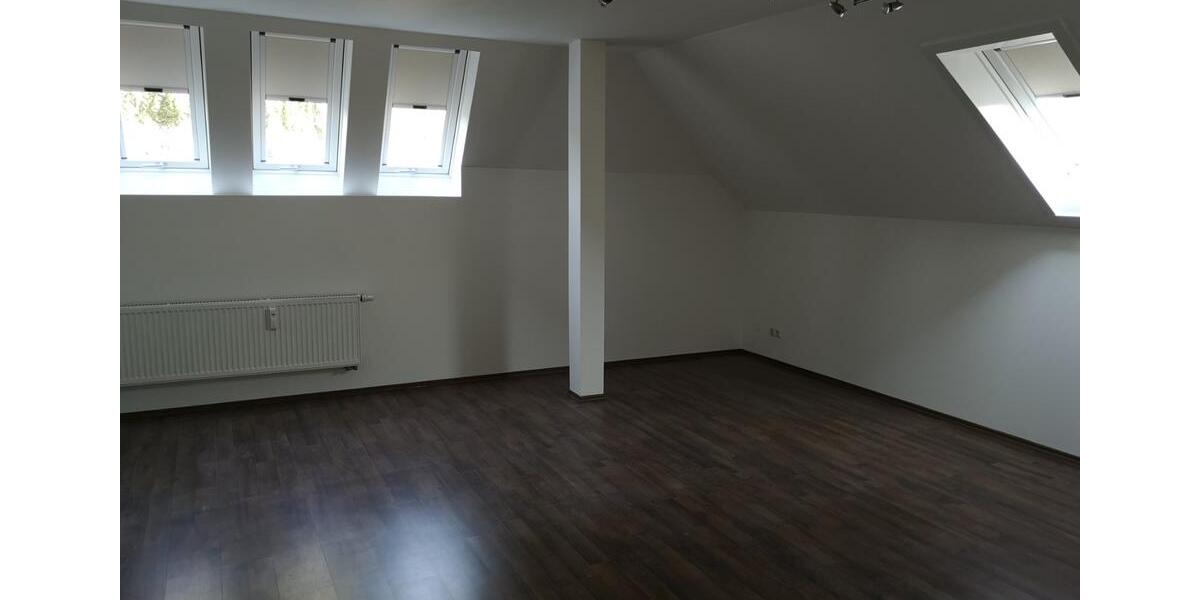 Wunderschöne, helle, geräumige 4 Zimmer Wohnung zimmer