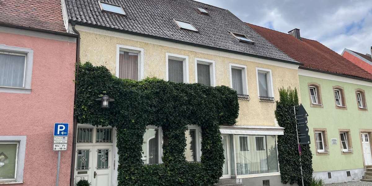 Haus zum Kaufen in Luhe-Wildenau 220.000 € 202 m² 12 zimmer