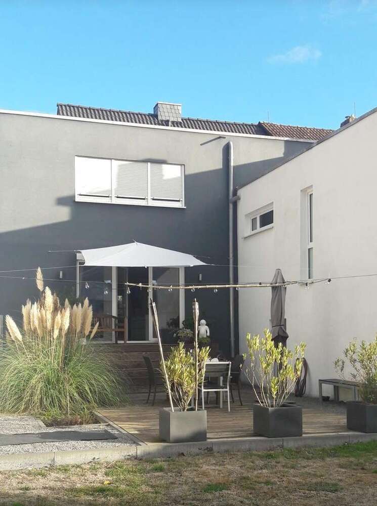 Haus zum Kaufen in Grosskrotzenburg 749.000 € 180 m²