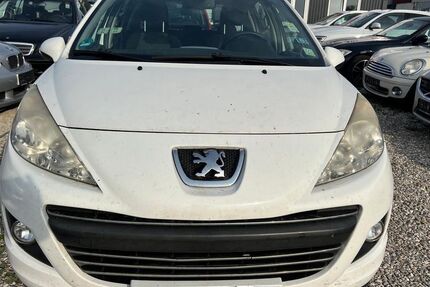 Peugeot 207 88.500 km 999 &euro; München 81829