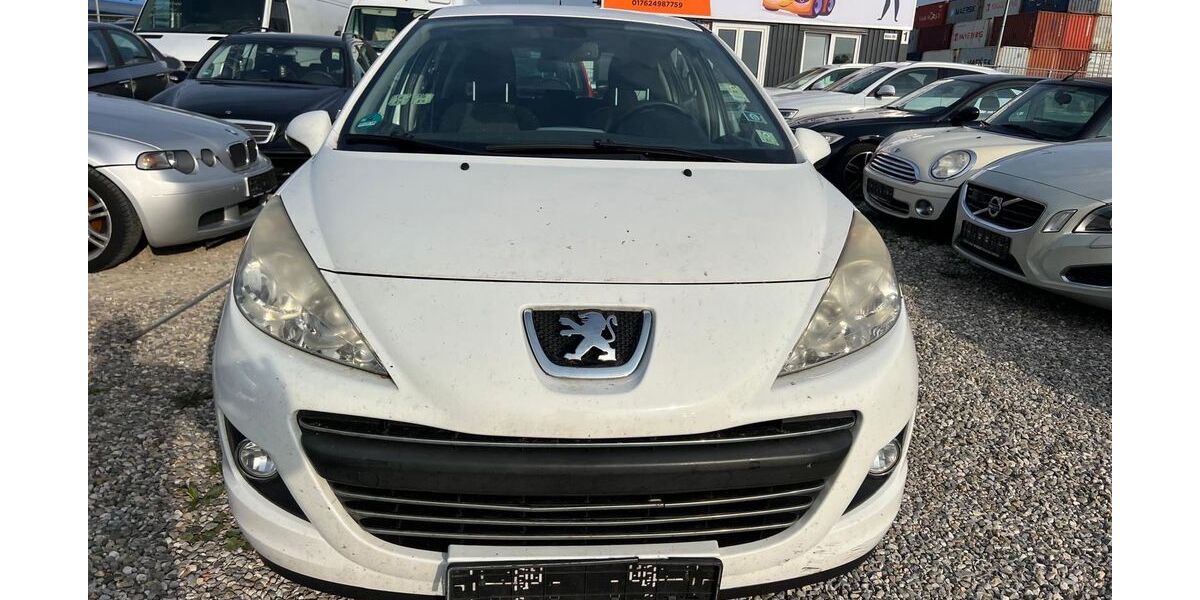Peugeot 207 88.500 km 999 &euro; München 81829