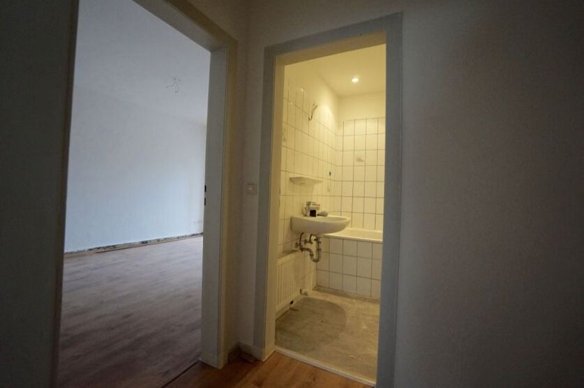 Schöne 3 Zimmer Wohnung im gepflegten Haus !