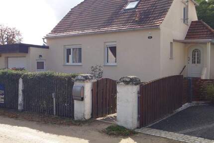 Kleines schönes Einfamilienhaus in ruhiger Lage mit Pool und Doppelgarage 3 zimmer