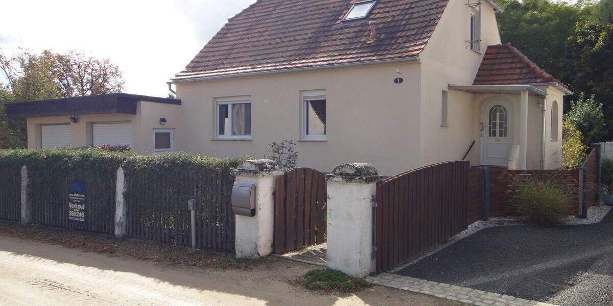 Kleines schönes Einfamilienhaus in ruhiger Lage mit Pool und Doppelgarage 3 zimmer