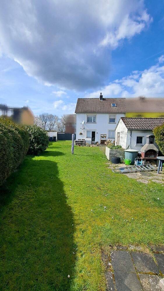 Einmalige Gelegenheit: Zweifamilienhaus mit Garten und Garage in Übach-Palenberg