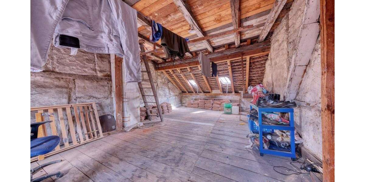 Wohnhaus mit Entwicklungspotenzial in der Altstadt - provisionsfrei 4 zimmer