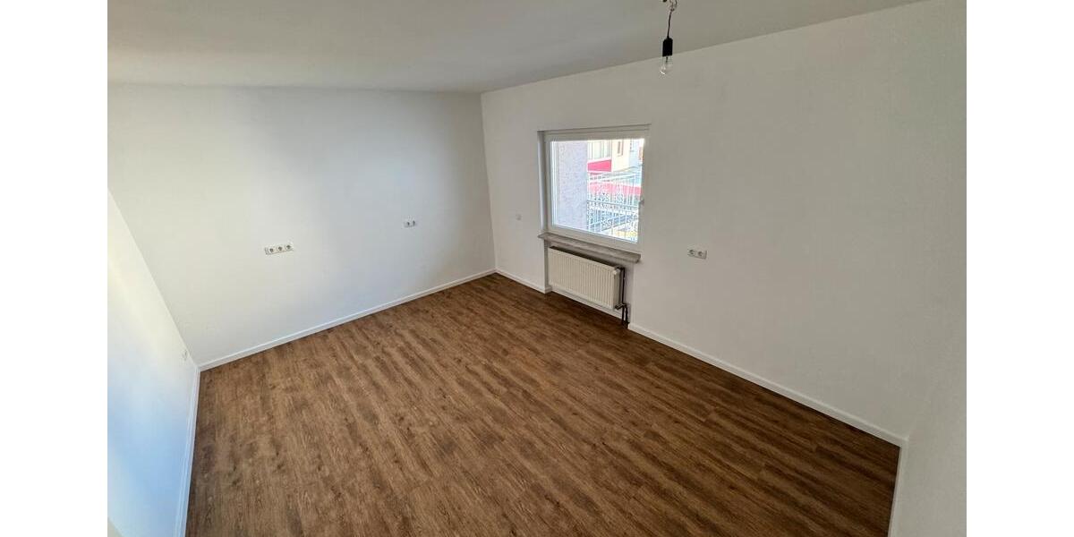 Etagenwohnung Schöneck - 5.5 Zimmer, 185 m&sup2;, 2.200&euro; | Angebot:24364463