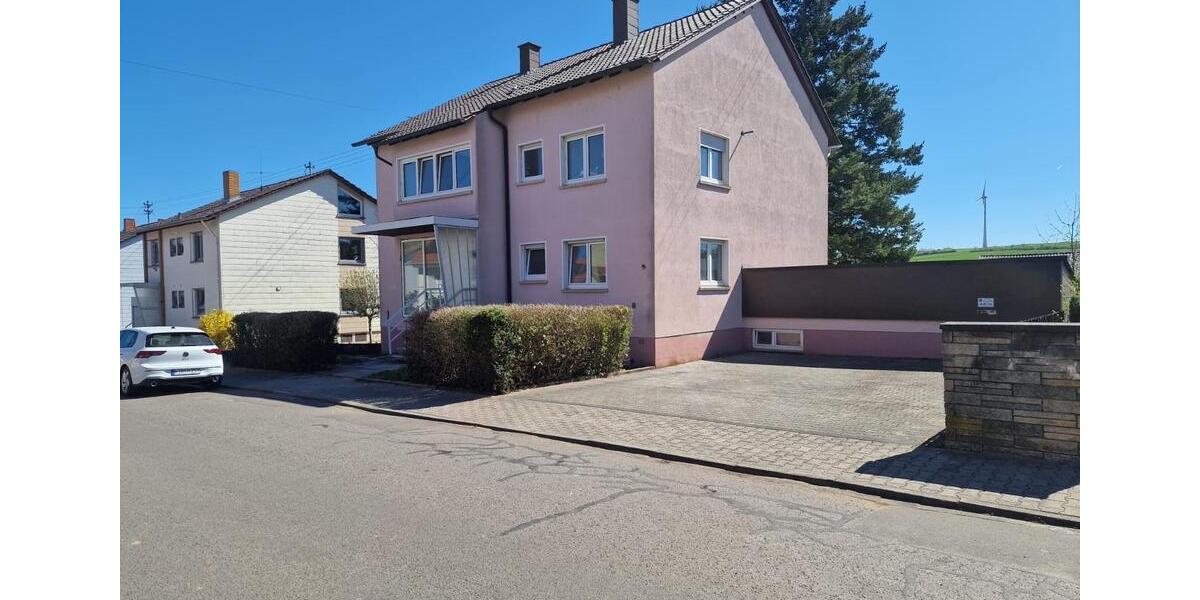 EG-Wohnung 2 Garagen,4 Stellplätze und Garten zimmer