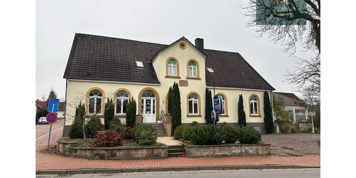 Einzigartiges Ladenlokal mit Eigentumswohnung zimmer