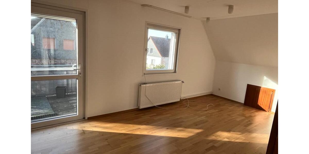 Dachgeschoßwohnung Voerde (Niederrhein) - 3.5 Zimmer, 98 m&sup2;, 750&euro; | Angebot:24829747