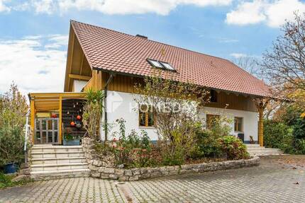 Großzügiges EFH mit Gartenidylle, Wintergarten, Terrasse, 3 Stellplätzen, EBK und Donau-Nähe