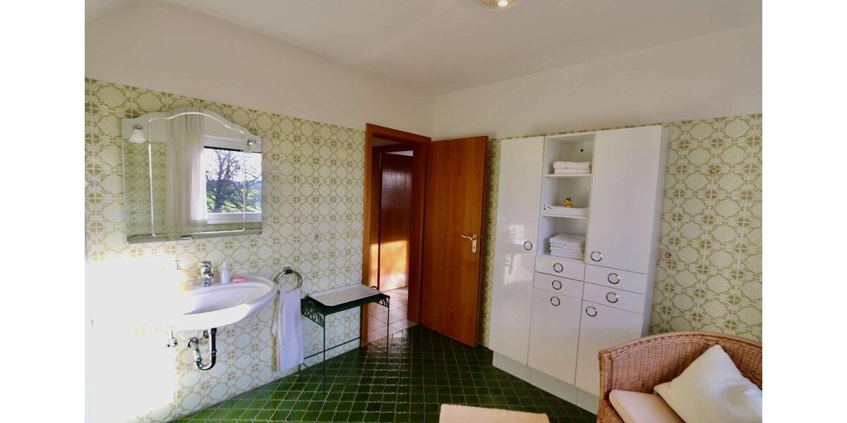 Etagenwohnung Overath - 3 Zimmer, 100 m&sup2;, 1.000&euro; | Angebot:24992525