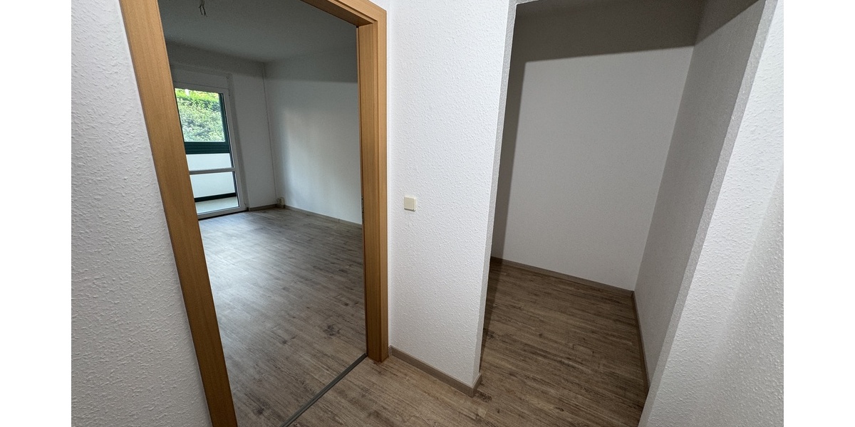 Wohnen mit Mehrwert: 2-Raum-Wohnung mit großzügigem Doppel-Wintergarten in Gera-Bieblach! - Erdgeschoßwohnung Gera Alt-Bieblach | Angebot:27082956