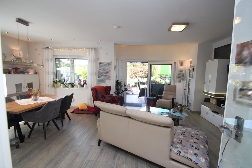 Mit 3D: Einfamilienhaus mit schön angelegtem Garten und dem Blick ins Grüne! 4 zimmer