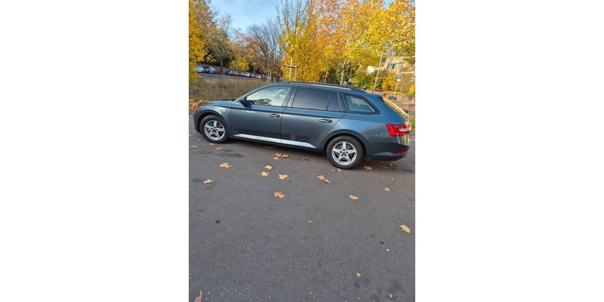Skoda Superb 193.000 km 11.300 € Frankfurt 64135