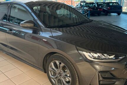 Ford Focus 2.750 km 29.190 € Batzhausen 92358