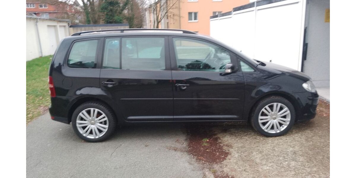 VW Touran 144.000 km 4.195 &euro; Hamburg 21075