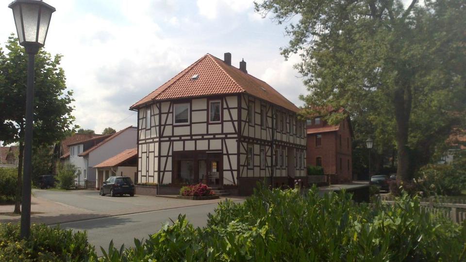 Mehrfamilienhaus, Wohnhaus Dassel - 8 Zimmer, 235 m&sup2;, 220.000&euro; | Angebot:27025388