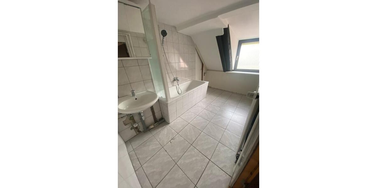 Dachgeschoßwohnung Delligsen - 4 Zimmer, 89 m&sup2;, 923&euro; | Angebot:26198056