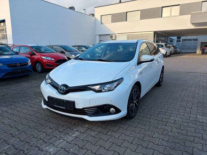 Toyota Auris 113.417 km 13.995 € Stuttgart 70597