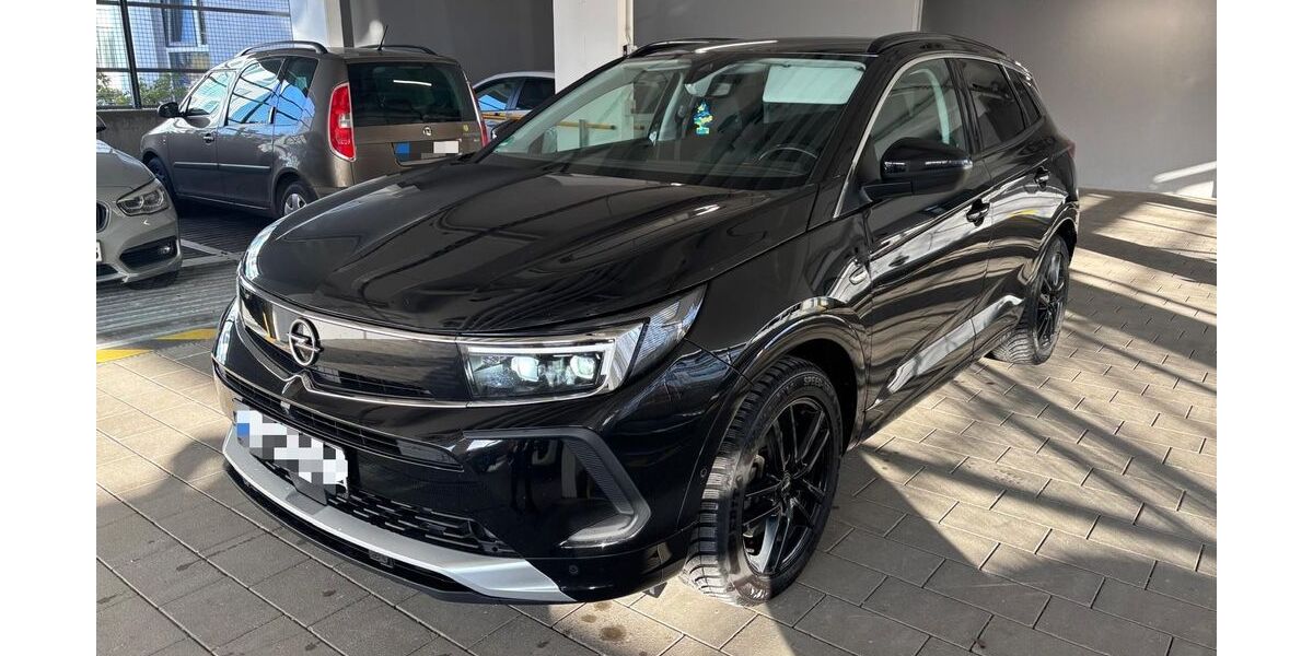 Opel Grandland (X) 122.000 km 15.990 &euro; München 81825