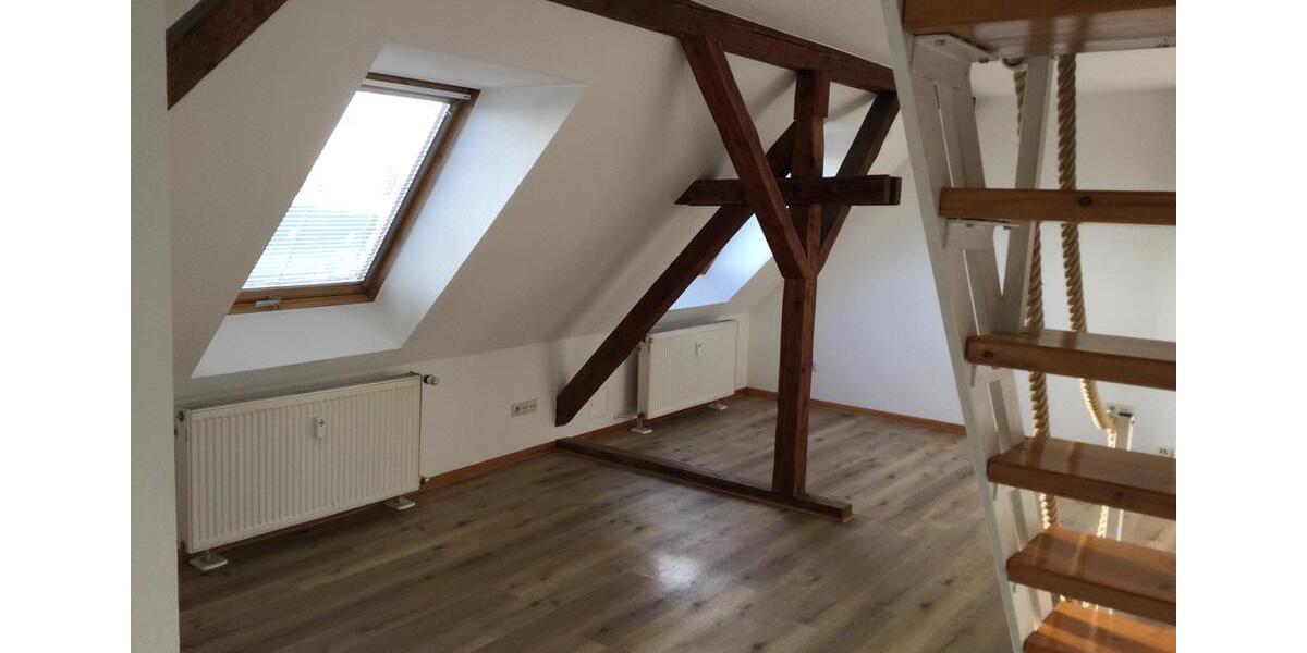 Dachgeschoßwohnung Krefeld Cracau - 2.5 Zimmer, 65 m&sup2;, 560&euro; | Angebot:25420402