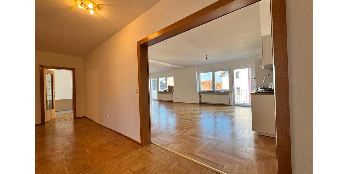Etagenwohnung Schöneck - 5.5 Zimmer, 185 m&sup2;, 2.200&euro; | Angebot:24364463