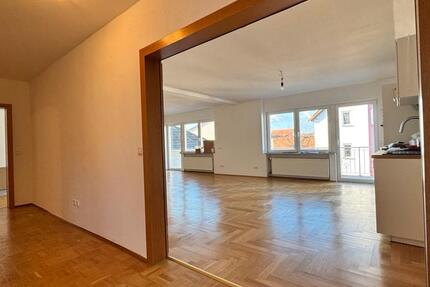 Wohnung Schöneck - 5.5 Zimmer, 185 m&sup2;, 2.200&euro; | Angebot:24364463