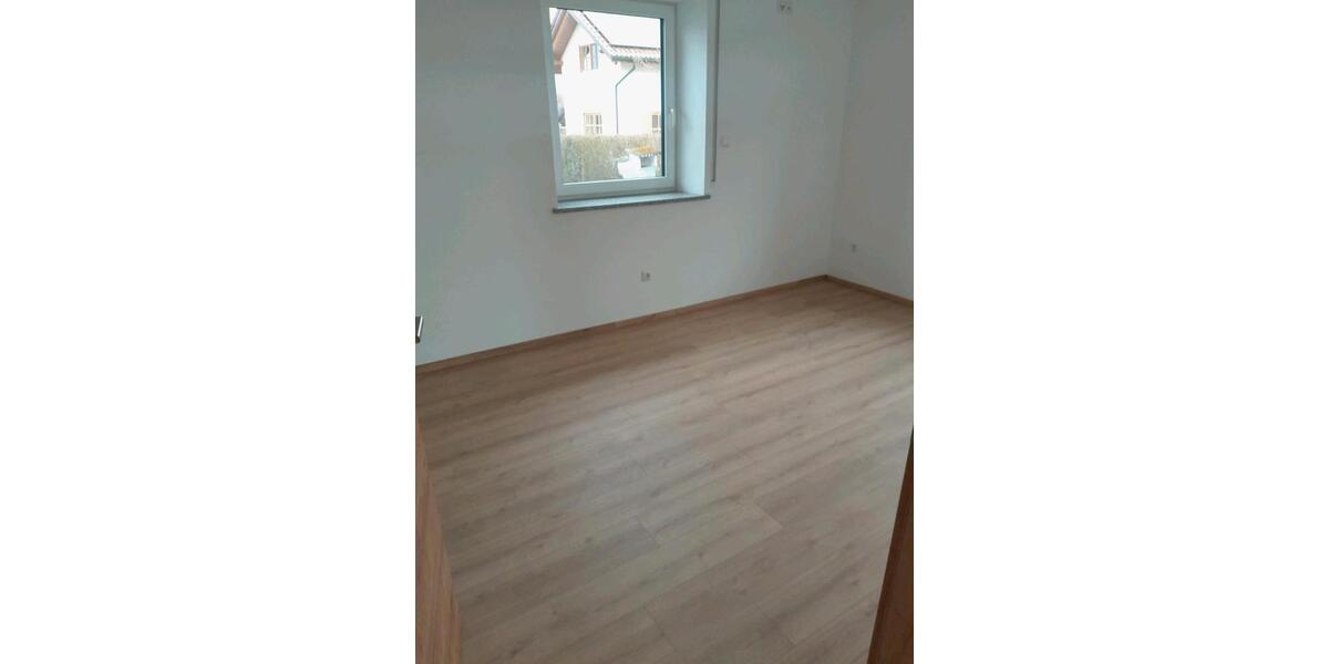 Bungalow Osterhofen - 1 Zimmer, 90 m&sup2;, 1.100&euro; | Angebot:25050708