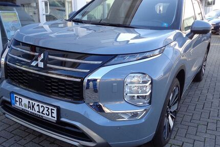 Mitsubishi Plug-in Hybrid Outlander 7.500 km 46.990 &euro; Freiburg-St. Georgen 79111