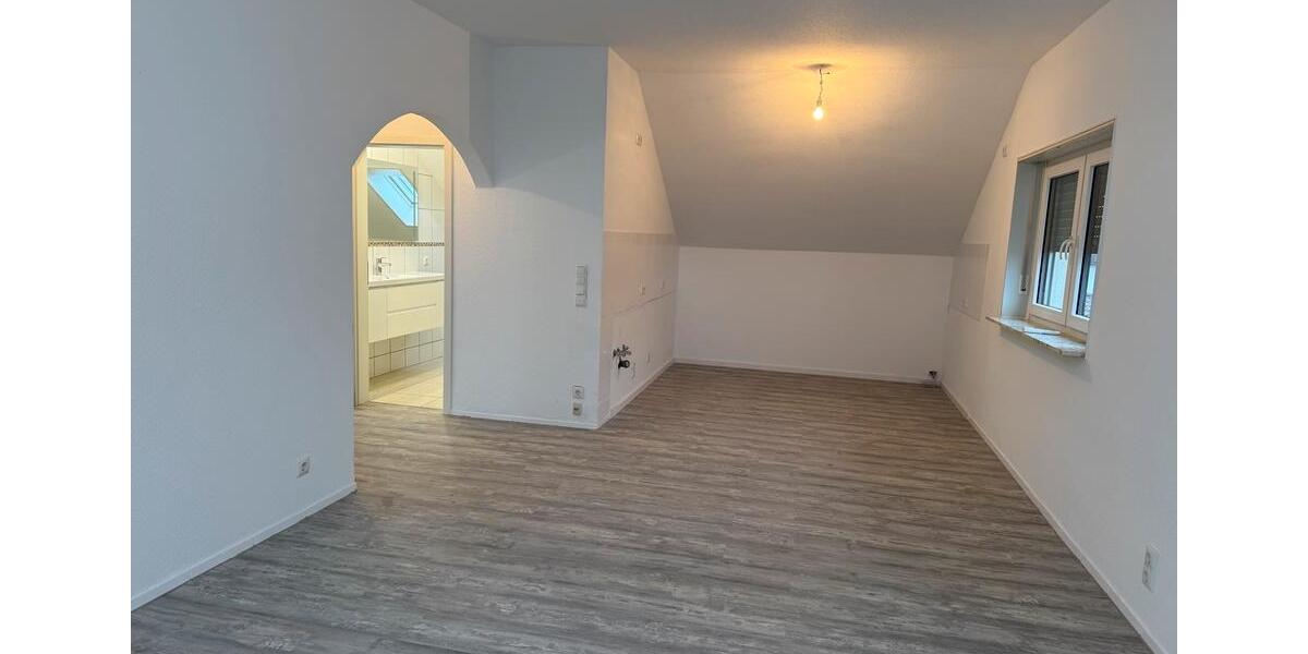 Dachgeschoßwohnung Gernsheim - 4 Zimmer, 86 m&sup2;, 1.250&euro; | Angebot:24565690