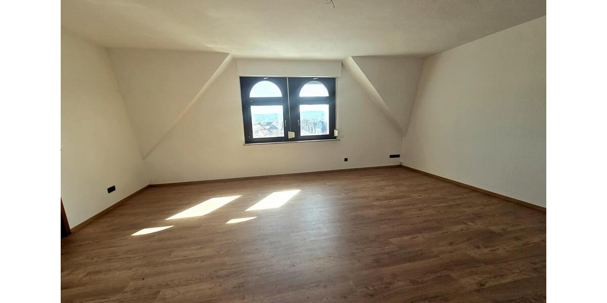 Dachgeschoßwohnung Bad Rodach - 3 Zimmer, 98 m&sup2;, 600&euro; | Angebot:26095511