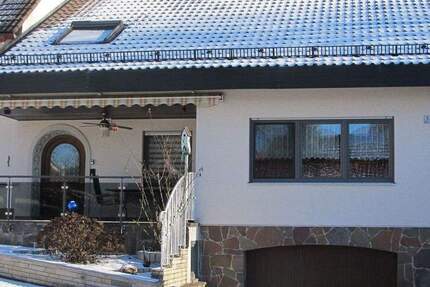 Einfamilienhaus, voll ausgestattet, mit Tiefgarage. 4 zimmer