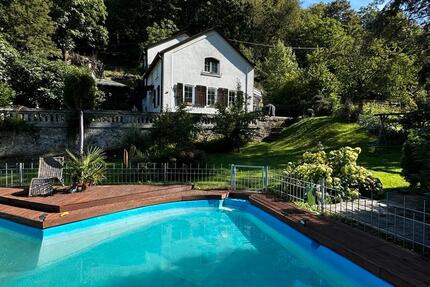 Idyllisches EFH mit großem Garten und Pool (Kauf möglich) 7 zimmer