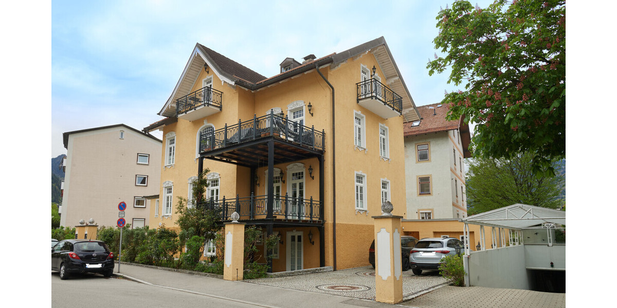 Außergewöhnliche, generalsanierte Villa in bester Innenstadtlage von 83435 Bad Reichenhall. 16 zimmer