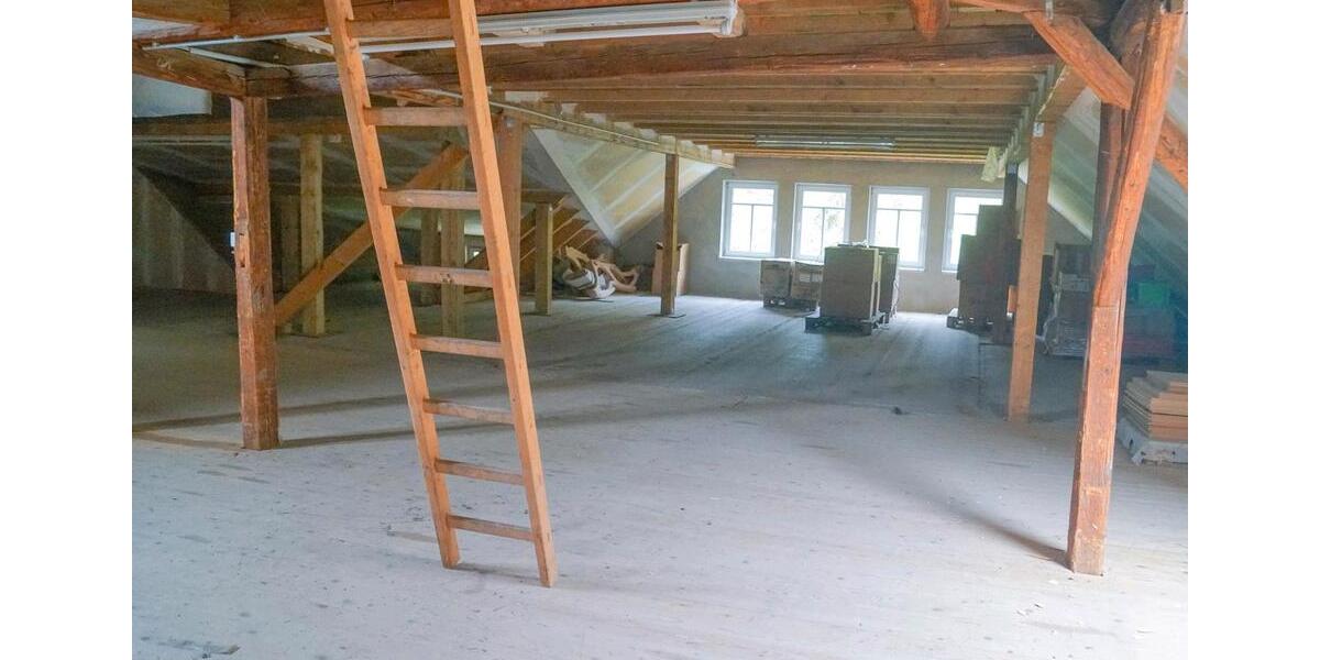 Einfamilienhaus Augustusburg - 18 Zimmer, 1.150 m&sup2;, 295.000&euro; | Angebot:26688886