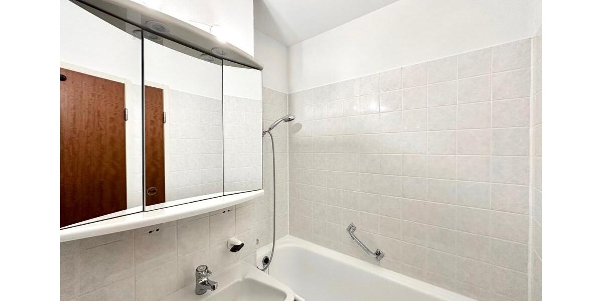 Möblierte 1-Zimmer-Wohnung mit großer Loggia in Frankfurt-Niederr 1 zimmer