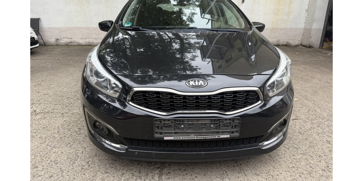 Kia ceed 1.6 Edition Platinum Navi Sporty Wagon 156.800 km 8.390 € Berlin 10247