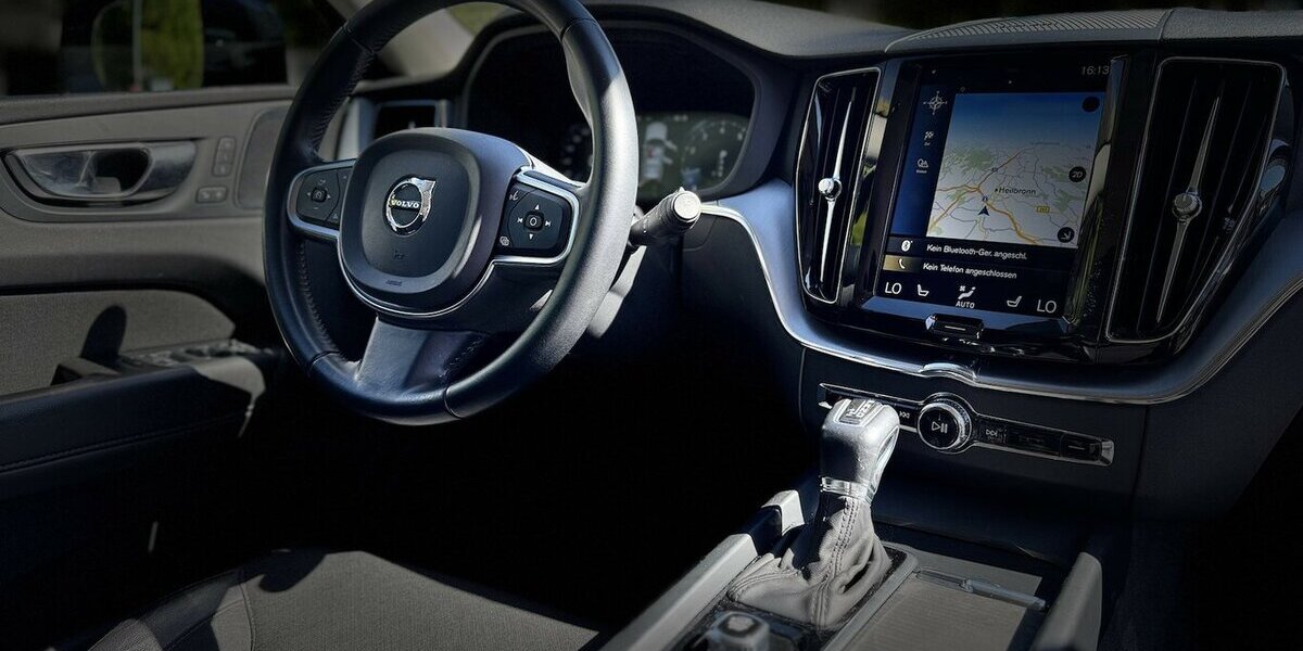 Volvo XC60 Momentum 2WD Navi Memory Harman/Kardon 150.000 km 22.990 &euro; Neckarsulm 74172