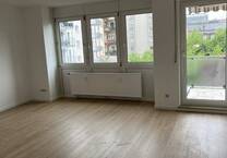 Helle 2-Zimmerwohnung - Bad mit Dusche und Wanne - Balkon- TG-Stellplatz