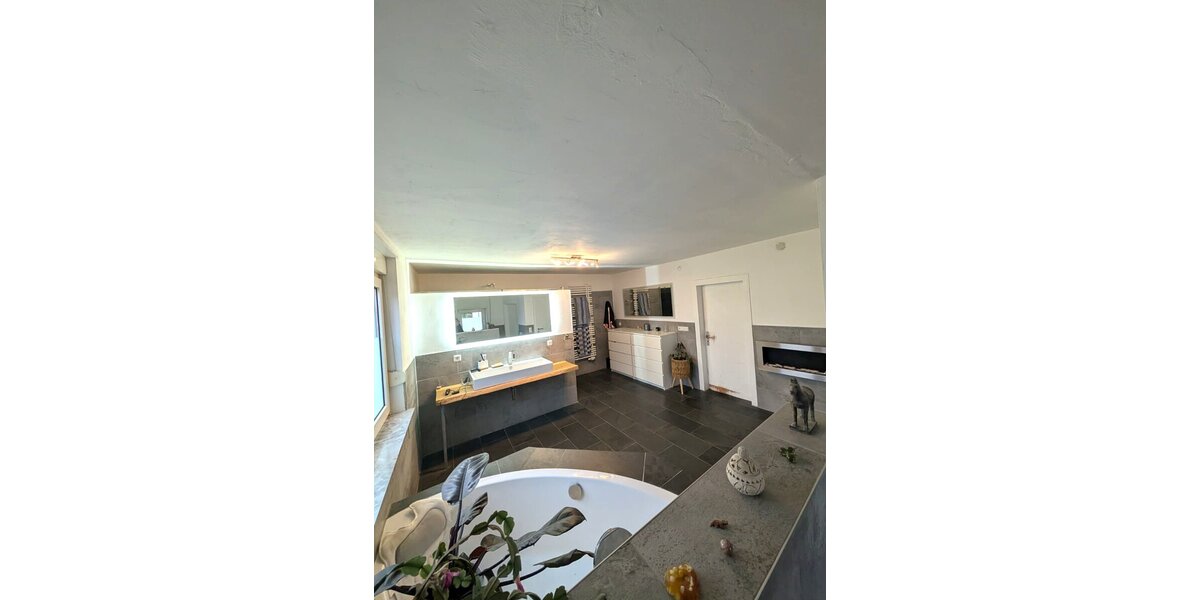 Neuental, EFH + Nebengeb. - Einfamilienhaus Neuental | Angebot:26110078