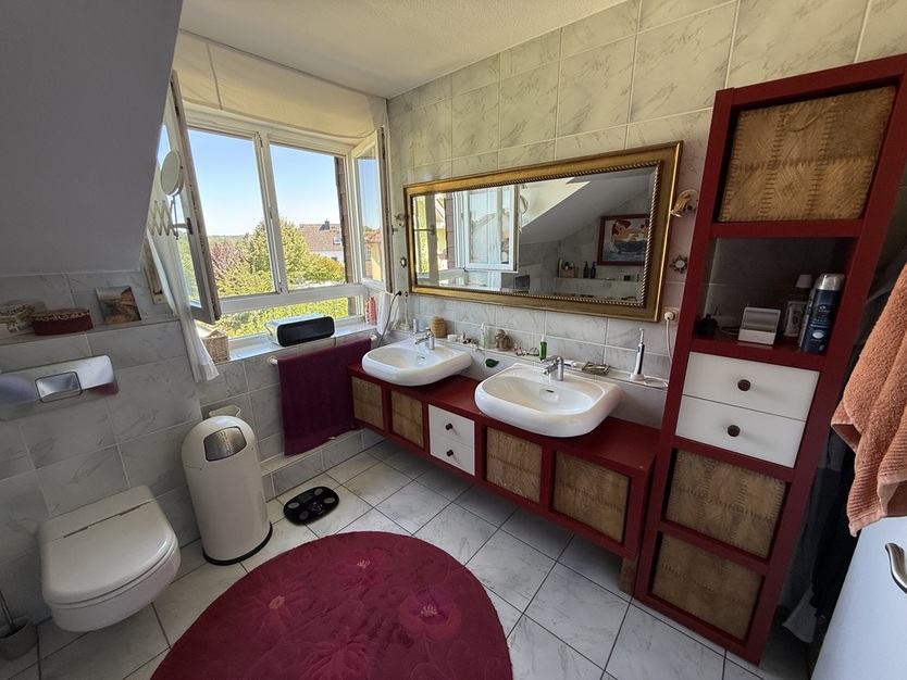 Bad Homburg-Kirdorf: Weg vom Einerlei!! Hier fühlen Sie sich spontan wohl. 5.5 zimmer