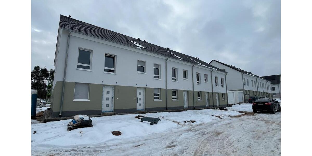 Reihenhaus Roth - 5 Zimmer, 140 m&sup2;, 1.540&euro; | Angebot:25175097